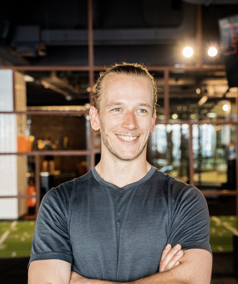 Porträt von Dominic Kutschki, Sportwissenschaftler und Personal Trainer.
